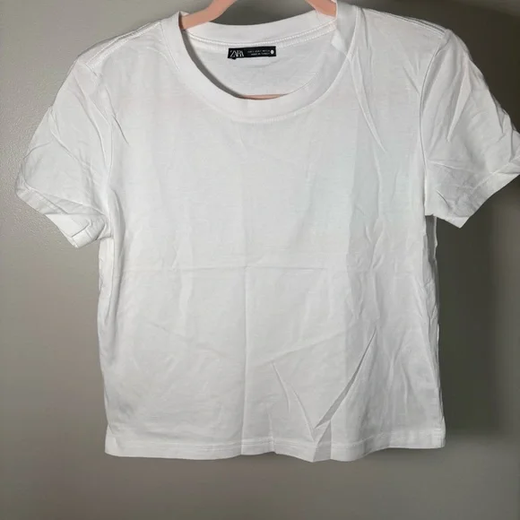 Zara Women’s Classic White Short Sleeve Tee - Picture 2 of 8